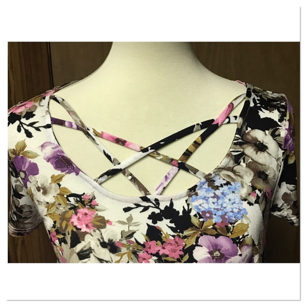 🚨 SALE! Only 1 left! Ivory Lavender Floral Dress - Picture 6 of 6